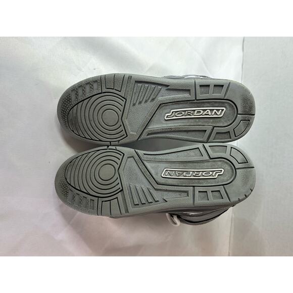Youth Nike Air Jordan’s Flight TR’97 Sneakers Shoes 428827-003 Size 4.5 Grey - Picture 6 of 7